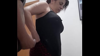 Preview 2 of With Animal Mom - Come a coroa sem ela saber. Sexo sem camisinha.