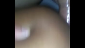 Preview 2 of Homemade Free Porno - Marido ajudando esposa a levar rola no cuzinho.