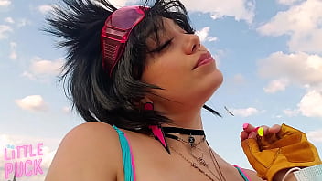 Preview 3 of Handjob Xvideo - X-MEN COSPLAY BiG TiTTY JUBiLEE | POV PUNK GiRLFRiEND GRAVURE PUBLiC BEACH EXPERiENCE MUSiC ViDEO Little Puck