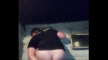 Preview 2 of Las Bins - A fat-assed Russian guy spread his legs and agreed to star in amateur gay porn for $ 10)))