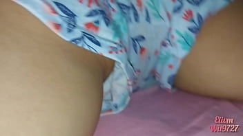 Preview 2 of Hidden Sex Egypt - video casero con mi hermanastra primera vez en su cama hacemos cosas debajo de las sabanas