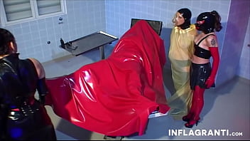 Preview 1 of Brenda Spars - Gorgeous lesbian gets fisted in fetish scene