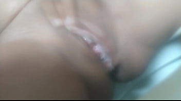 Preview 1 of Boy Fingering For Girl In Car - Loira putinha