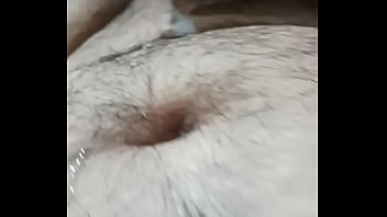 Preview 3 of Fisting And Pee - Gordinho enchendo a barriga de porra