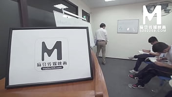 Preview 2 of Wwwme Sex - 【国产】麻豆传媒作品/MD0184-反叛女同学-麻豆母版 - 001/免费观看