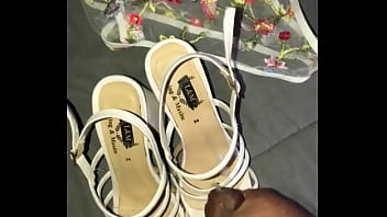 Preview 3 of Supir Xxx - Semen en zapatillas de tiras
