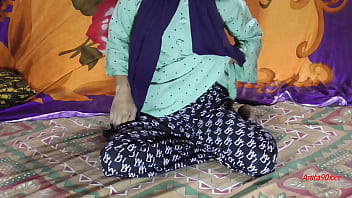 Preview 1 of Big Tall Women Kiss - भारतीय सेक्सी भाभी को देसी रोमांस कर चुचियों को दबाते हुए चोदा मज आ गया
