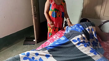 Preview 1 of 4k Fuking - पत्नी के ऑफिस जाने के बाद पति ने नौकरानी को जबरदस्त  चोदा ! साफ हिन्दी आवाज में