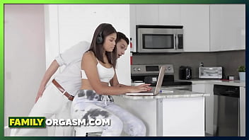 Preview 1 of Png Morobe Koap Xvideo - FamilyOrgasm.com ⏩ The Reality of Living with My Step Sister,  Michelle Anderson,  Myles Long