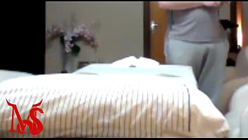 Preview 1 of Gril Ass Asshole - Massagem no turista rec&eacute_m chegado ( Assista completo no RED)