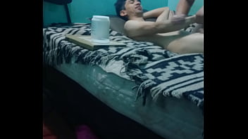 Preview 3 of Skul Teacher Xxxx - Masaje de Medi: Placer para un chico flaquito