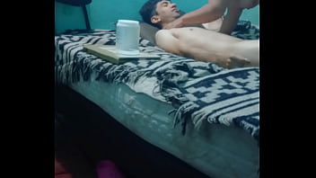 Preview 4 of Skul Teacher Xxxx - Masaje de Medi: Placer para un chico flaquito