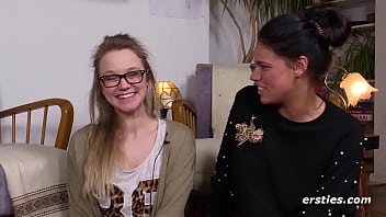 Preview 1 of Having Sexs In Public - Ersties: 22-j&auml_hrige Deutsche macht was Hei&szlig_es mit Freundin zusammen