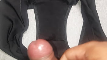 Preview 3 of Mesr Sex Video - Mi amiga me prest&oacute_ sus panties para llenarlas de leche