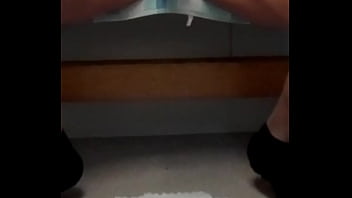 Preview 4 of Real Strangle - Branlette dans les vestiaires de la salle de sport