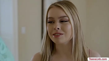 Preview 1 of Yang Gf Bf Sex Hindi - Super hot blonde licked by her sexy gf