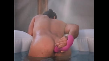 Preview 2 of Mom Family Temptation - Baise mon cul dans la piscine