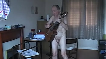 Preview 4 of Sani Lewan Ka Full Sex Filam Hd - Jim Redgewell stripping naked and performing one of his own music compositions