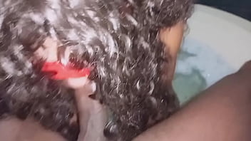 Preview 1 of Tommy Gunn Spa - Trepada gostosa na hidro