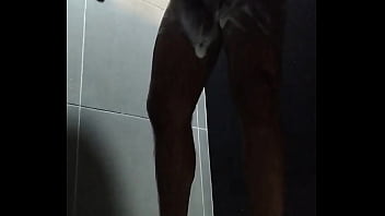 Preview 4 of Indian Mom Smoking - Hora da ducha no banheiro da academiA