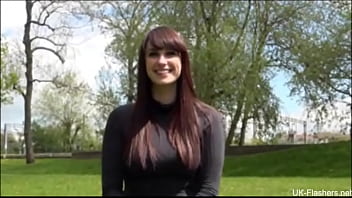 Preview 1 of Kapali Webcam - Walking around naked in the park