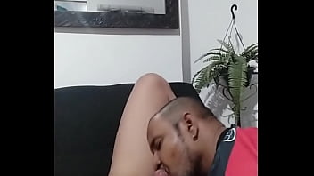 Preview 2 of Amateur Cuckold Fucklicking - AMIGO VEIO ASSISTIR O JOGO DO MENG&Atilde_O E COMEU MEU RABO