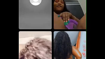 Preview 2 of Lille Xxx - Parte 3 / as 3 gostosas em live do Instagram mostrando tuuudo
