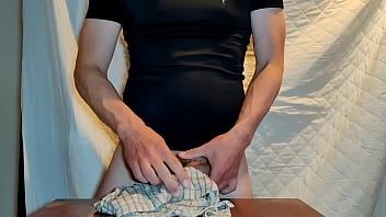 Preview 3 of Orgasmus Zittern Solo - Hot Towel Ballbust Challenge by slave Wombat