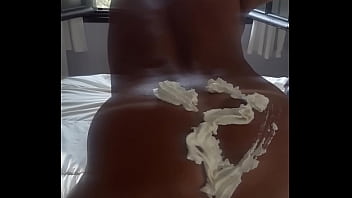 Preview 1 of Krna Kapore - Remplir son petit cul de chantilly