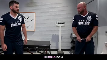 Preview 1 of Wife Cant Stop Cumming Bbc - Muscular studs having gay sex on massage table - Vander Pulaski and Killian Knox