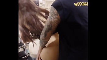 Preview 4 of Mexican Pussy Spread Open Wide - PONIENDO EN CUATRO A LA CHICA DE LA ESTETICA DESPUES DEL CORTE