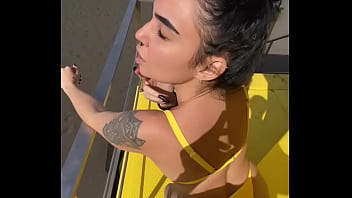 Preview 2 of Red Teop - Mira como se mueve en la playa,  calentando a los ba&ntilde_istas #kodabratz