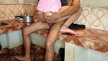 Preview 3 of Neew Hd Videos Xxx - नौकरानी बोली साहेब पहले खाना बनाने तो बाद में अच्छे से चोद लेना - पोर्न हिंदी आवाज में