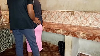 Preview 1 of Neew Hd Videos Xxx - नौकरानी बोली साहेब पहले खाना बनाने तो बाद में अच्छे से चोद लेना - पोर्न हिंदी आवाज में