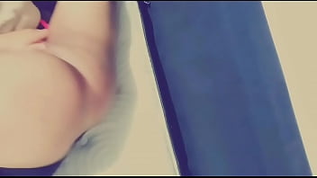 Preview 1 of Fuck Night Mom - Jugando con mi ano pt2