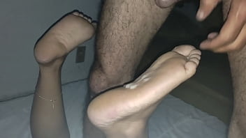 Preview 2 of Teen White Blacked - Gozada no pezinho da minha esposa