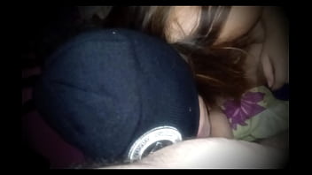 Preview 1 of Moms Swap Son - MUJER HERMOSA LE HACE UN PETE Y PAJEA A CAMIONERO QUE ENCIMA ES SU CU&Ntilde_ADO.