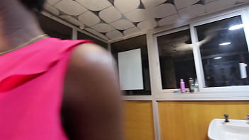 Preview 2 of Big Soap - The hairdresser who uses his services at night to fuck his clients in public in the hair salon. between pleasure,  fraud and sexual to live exclusively on XVIDEOS RED
