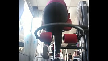 Preview 1 of Mommi And Girl - Gordita con un culazo en el gym