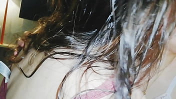 Preview 2 of Comendo A Novinha No Mato - Ella sabe como prender en la cama!