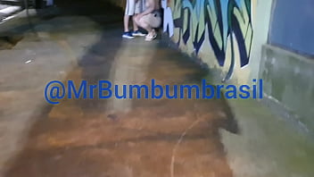 Preview 1 of Group Cum Bi - CHUPANDO PAU NA RUA ( COMPLETO NO RED E SUBSCRI&Ccedil_&Atilde_O)