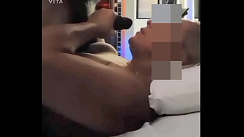 Preview 4 of Slepeg Mom - Casalloiradevassa2021 Sexlog - Eu mamando a rola preta todinha do Roger Devasso at&eacute_ ele me dar leitinho quente
