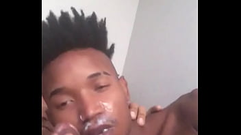 Preview 4 of Top Ten Com - Brasileiro  fazendo um boquete delicioso at&eacute_ o mano gozar