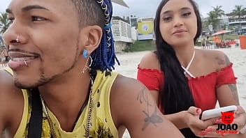 Preview 3 of Passengers Flights - A Novinha Michelly Beatriz Na Praia Do Rio de Janeiro Com Joao O Safado