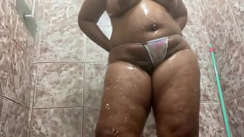 Preview 2 of Btw Mama Xxx - Rebolando no banho para meus f&atilde_s! Assista completo no Red