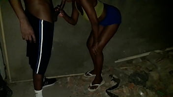 Preview 3 of Hote Girl Sex Men - MAGRINHA MAMANDO O PIROC&Atilde_O DO NEG&Atilde_O NO RUA ESCURA ACABOU CHEGANDO GENTE