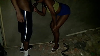 Preview 4 of Hote Girl Sex Men - MAGRINHA MAMANDO O PIROC&Atilde_O DO NEG&Atilde_O NO RUA ESCURA ACABOU CHEGANDO GENTE