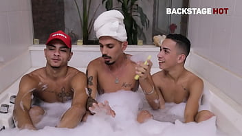 Preview 1 of Hairy Camelia Davis - Papo com os novinhos Mlk Edu e Luis Leite