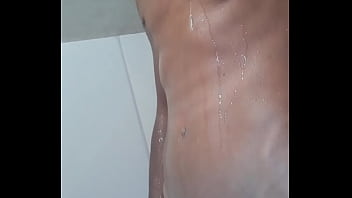 Preview 1 of Peta Jensen Condom Off - Batendo punheta no banho