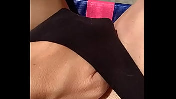 Preview 2 of Dad Gives Daughter A Bath - Coloquei a Calcinha de lado tomando Sol